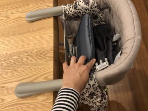 イングリッシーナファストベビーチェア折りたたんだ画像